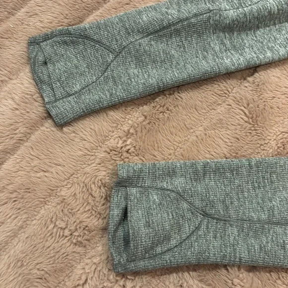 Grey Swiftly Tech Lululemon Long Sleeve size 6 - Picture 5 of 9